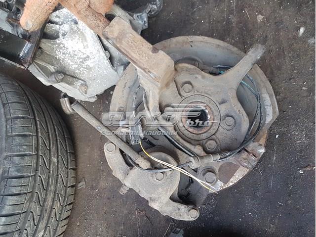 Цапфа (поворотный кулак) передний правый 400141KK0A NISSAN