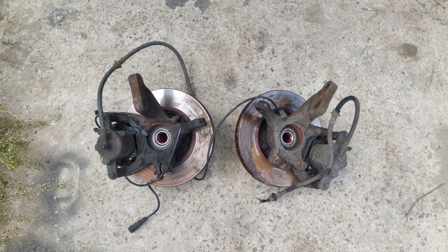 Цапфа поворотного кулака 400143VU0A NISSAN