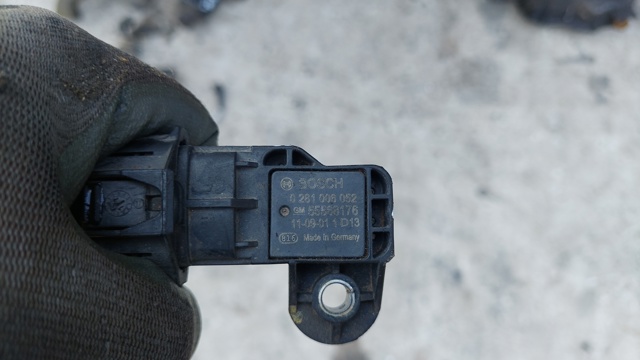 Датчик давления во впускном коллекторе 55568176 OPEL