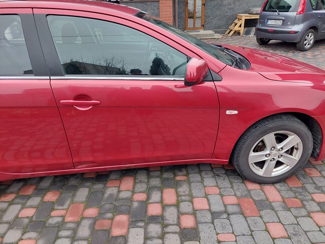 Пассажирская передняя дверь 5700A558 MITSUBISHI