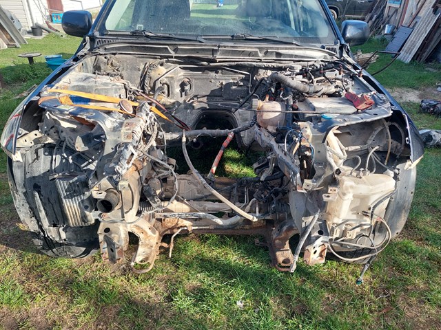 Рамка радиатора правая 5811065J00 SUZUKI