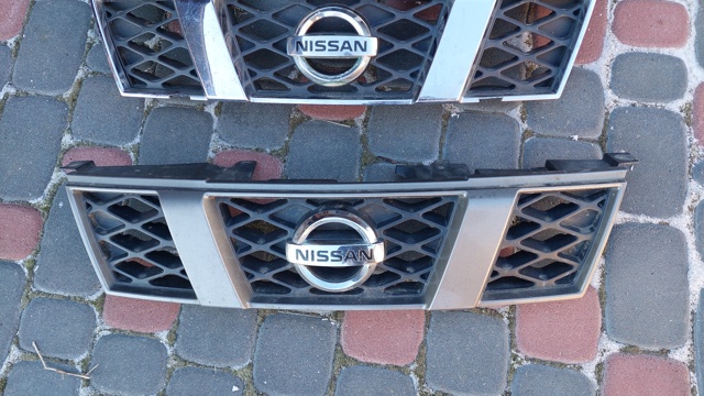 NISSAN 62310JG50A Решетка радиатора в наличии Тернополь