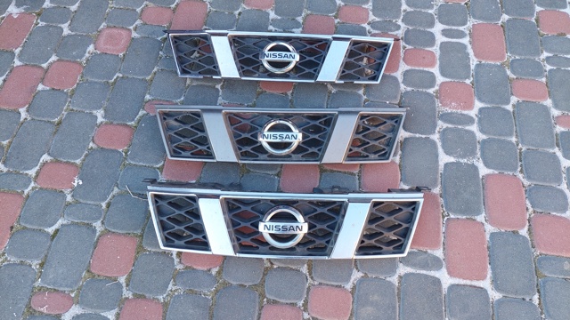 Решетка радиатора 62310JG50A NISSAN