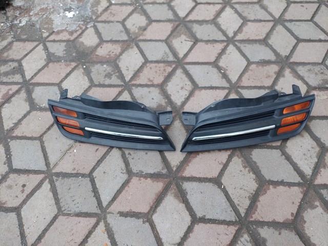 Решетка радиатора правая 62320AX600 NISSAN