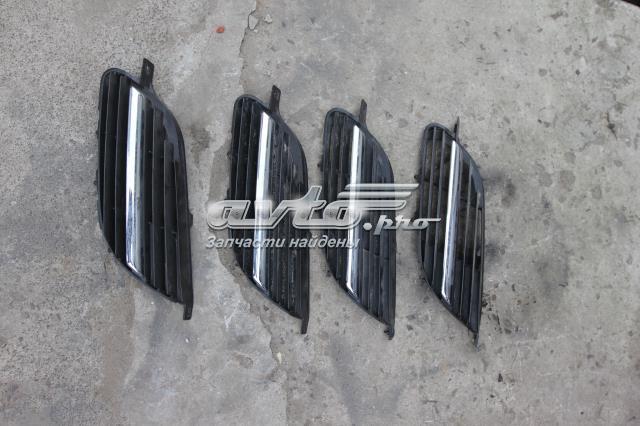 Решетка радиатора левая 62330BU000 NISSAN