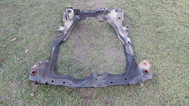 Поперечина передней подвески 624052E010 HYUNDAI