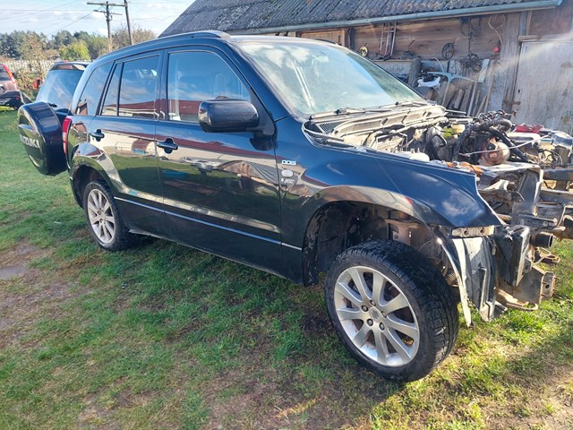Пассажирская передняя дверь 6800165843 SUZUKI