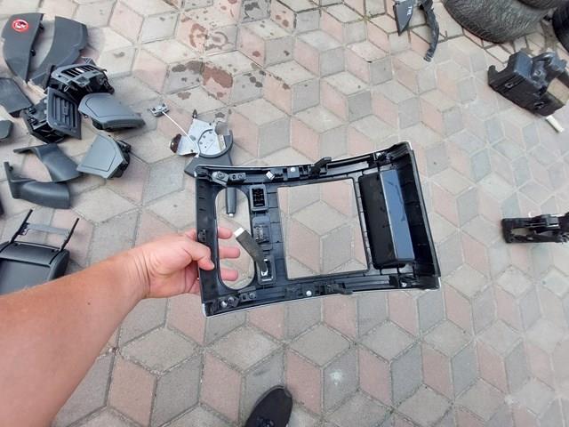 68260JG40A NISSAN купить в Ужгород