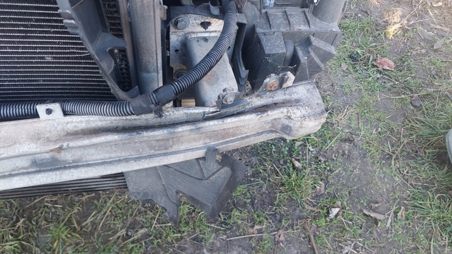 752100015R RENAULT Усилитель переднего бампера купить в Полтава