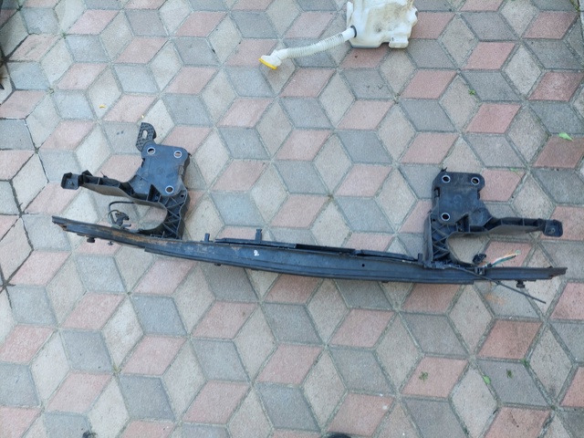 8200137496 RENAULT Суппорт радиатора правый (монтажная панель крепления фар) купить в Николаев