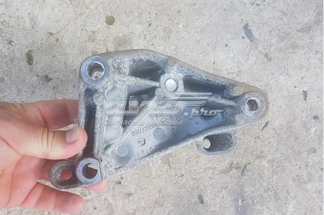 RENAULT 8200277203 Кронштейн подушки (опоры) двигателя левой в наличии Павлоград