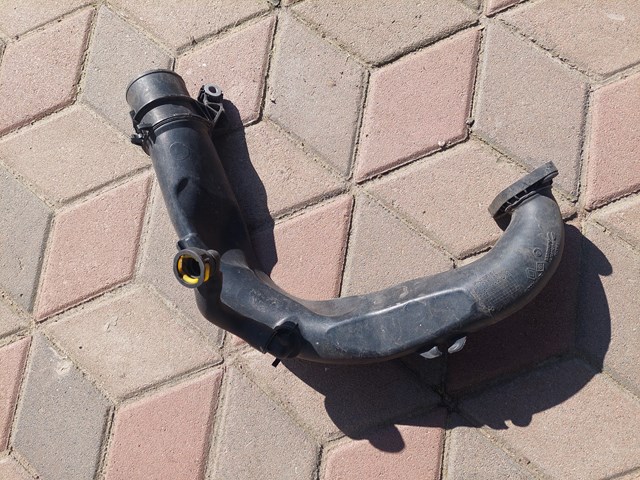 Патрубок воздушный, вход в турбину (наддув) 8200645723 NISSAN