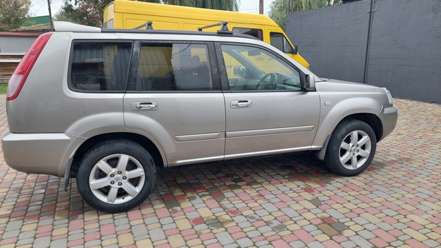 Стукло багажника, правое 833008H501 NISSAN