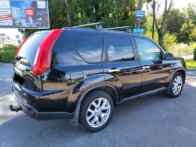 Стукло багажника, правое 83300JG100 NISSAN
