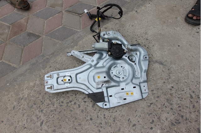 Стеклоподъемник задней правой двери 834022F010 HYUNDAI