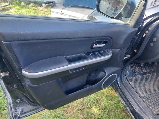 Облицовка водительской двери 8372065J00CAW SUZUKI
