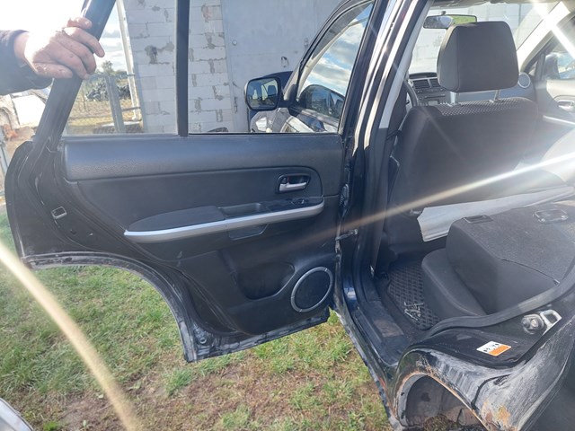 Карточки обшивки задних дверей 8374065J00CAW SUZUKI