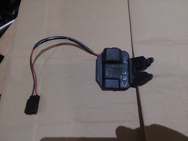 Замок крышки багажника 84630AV600 NISSAN