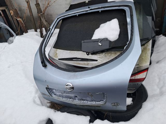 Дверь 5 90100AU232 NISSAN