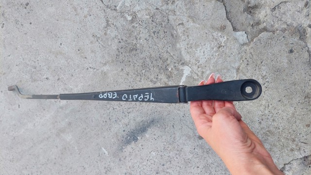 Рычаг-поводок дворника лобового стекла 983102F000 HYUNDAI
