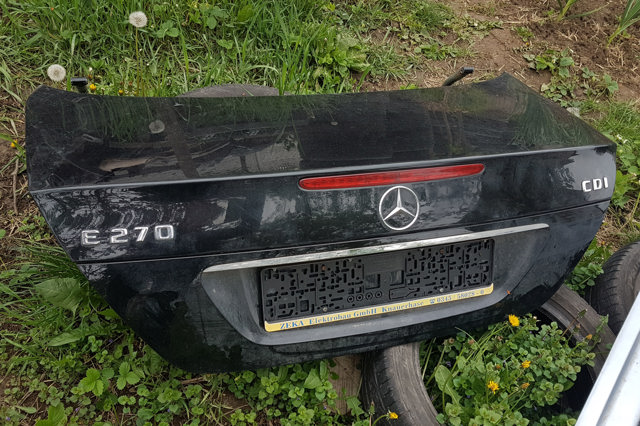 Крышка багажника A2117500075 MERCEDES