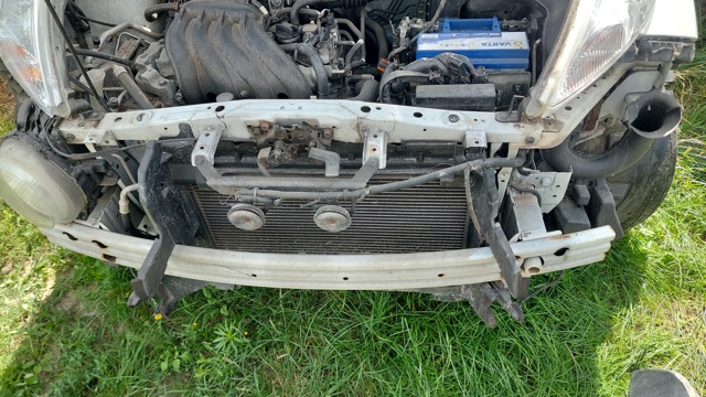 Суппорт радиатора верхний F2511BA6MB NISSAN