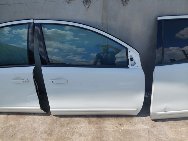 Пассажирская передняя дверь H01009U0M0 NISSAN