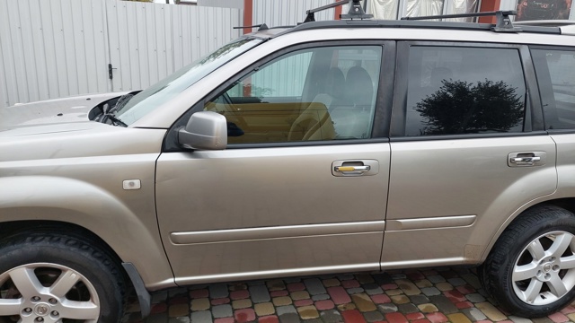 Двери кабины Nissan X-Trail