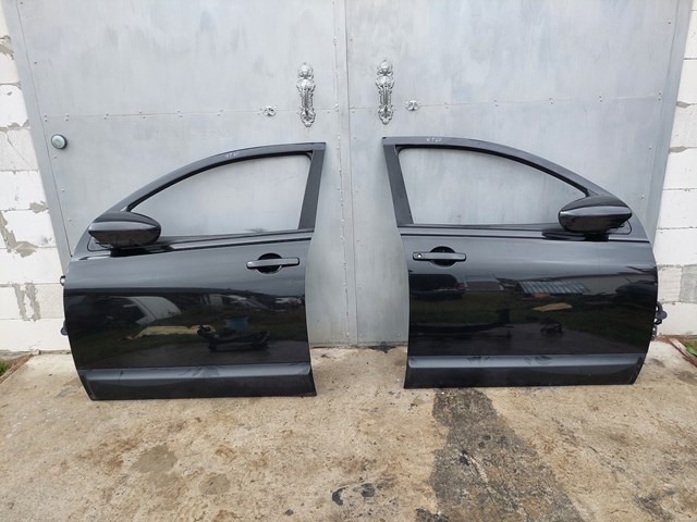 Двери H0101JD0M0 NISSAN