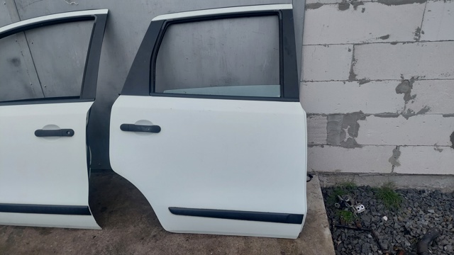 Дверь задняя, правая H21009U0M0 NISSAN