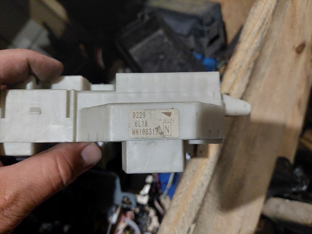 Блок предохранителей и реле MN108319 MITSUBISHI