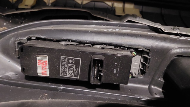 Кнопки переднего левого стеклоподъёмника MR587878 MITSUBISHI