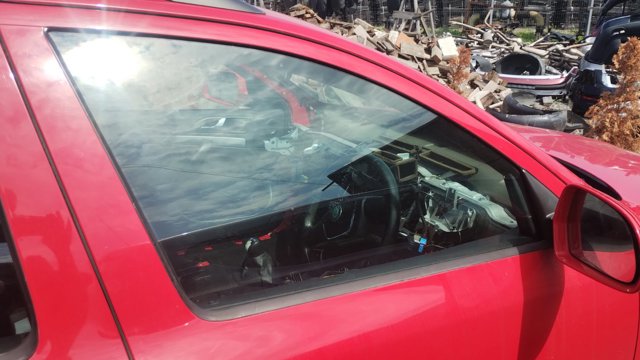 Стекло передней правой двери 1Z0845202A VAG