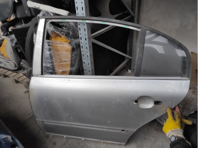 Задняя левая дверь 3U5833051B VAG