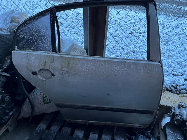 Задняя правая дверь 3U5833052A VAG