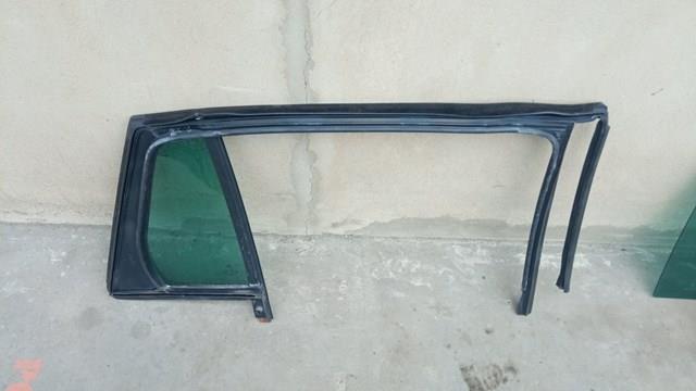 Форточка двери треугольник, задней, левой 5J9845209 VAG