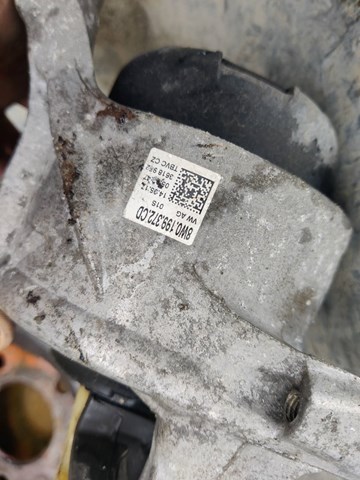 Правая опора ДВС 8W0199372CD VAG