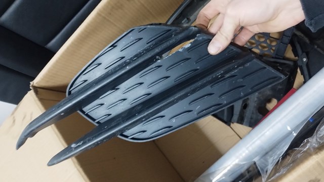 A1778858300 MERCEDES Заглушка (решетка) противотуманных фар бампера переднего левая купить в Полтава