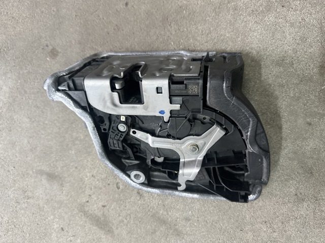 Замок двери задней правой 51229464884 BMW