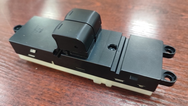 Кнопки переднего левого стекло подъемника 2540095F0B NISSAN
