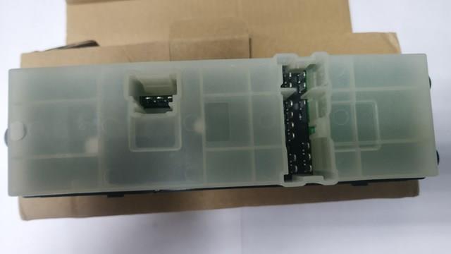 25401JD001 NISSAN Кнопочный блок управления стеклоподъемником передний левый купить в Ужгород