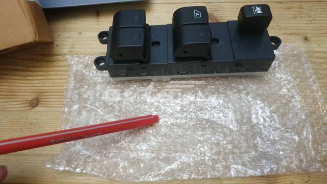 25401JD001 NISSAN Кнопочный блок управления стеклоподъемником передний левый купить в Тернополь