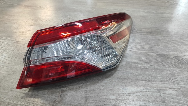 Задний правый стоп 8155006720 TOYOTA