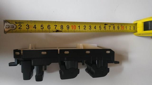 Кнопки переднего левого стекло подъемника 8404006020 TOYOTA