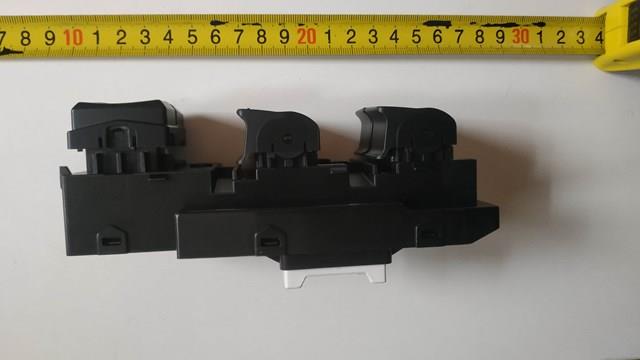 93570F20004X HYUNDAI Кнопочный блок управления стеклоподъемником передний левый купить в Ирпень
