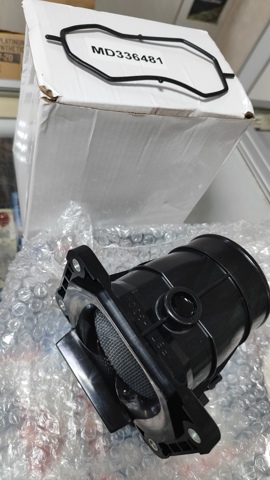 Датчик массового расхода воздуха Митсубиси Спейс-Вагон 3