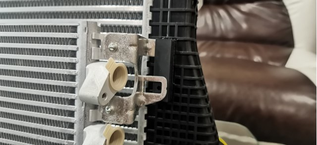 VAG 5QM145803D Интеркулер в наличии Ирпень