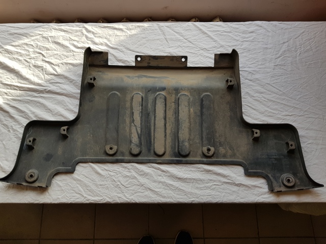 LAND ROVER LR037930 Заглушка бампера буксировочного крюка задняя в наличии Хмельницкий