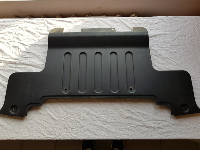 Заглушка бампера буксировочного крюка, задняя LR037930 LAND ROVER