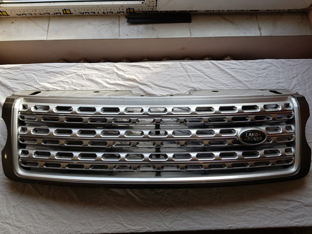 Облицовка радиатора LR046750 LAND ROVER